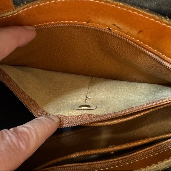 Vintage Dooney and Bourke Norfolk Collection
All-Weather Leather Bag Blue - Picture 9 of 16